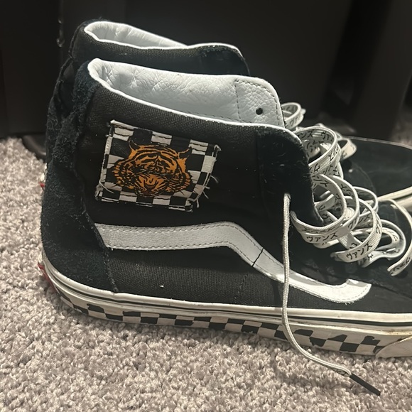 Vans - Picture 2 of 7